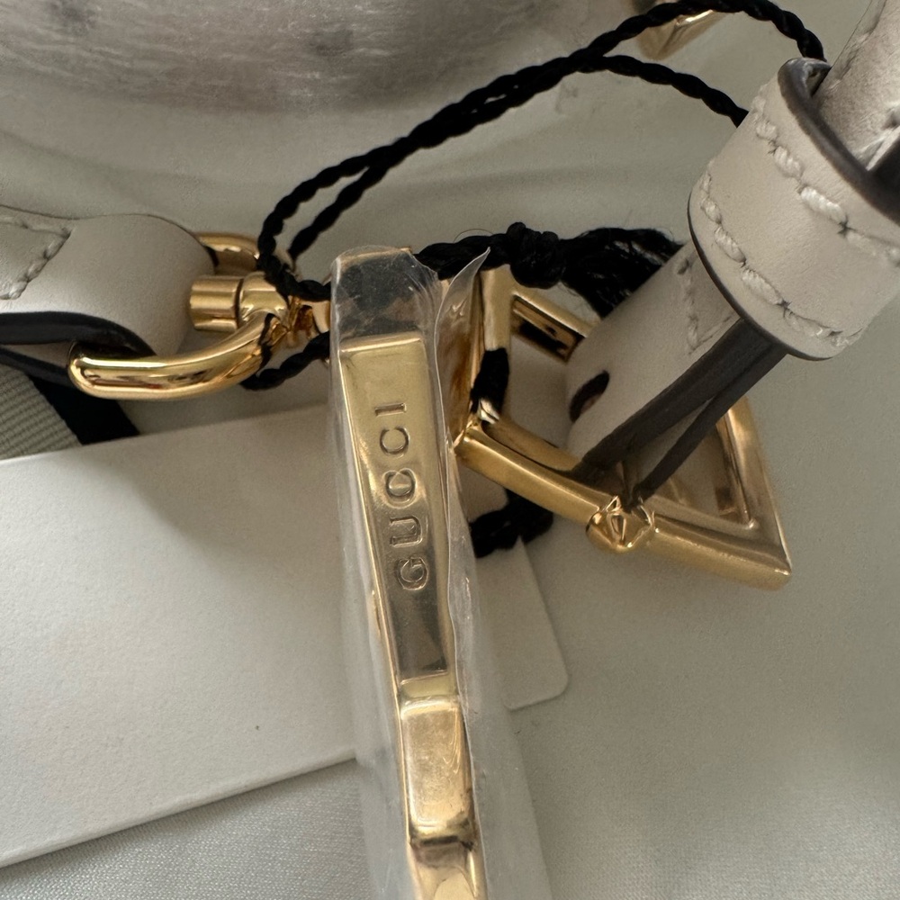 BNIB Gucci White Leather Strap with Gold Buckle - Crossbody - Picture 3 of 5